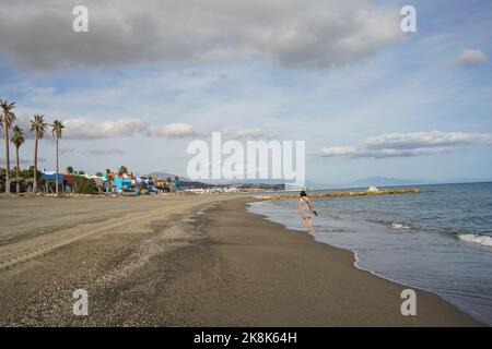 Strand in Sotogrande, Cdiz, Andalusien, Spanien. Stockfoto