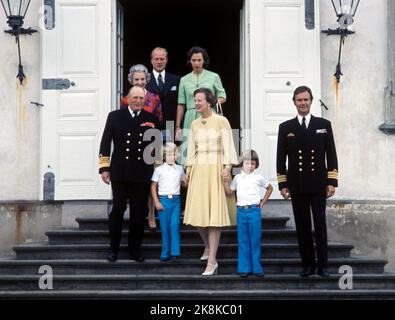 Kopenhagen, Dänemark 19740911: König Olav zu einem offiziellen Besuch in Dänemark. Hier auf Schloss Fredensborg (f.) König Olav, Prinz Joachim, Königin Margrethe, Kronprinz Frederik und Prinz Henrik. Hinter der Königin Ingrid, Prinz Richard und Prinzessin Benedikte. Foto: Erik Thorberg NTB / NTB Stockfoto