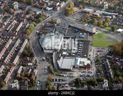 Luftaufnahme vom Westen des Stretford Mall Shopping Centers in Manchester, Großbritannien Stockfoto