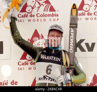 Kvitfjell. Alpine-WM-Finale. Alpint, WM-Ziel. Auf, Männer, Siegespalette. Der Norweger Lasse Kjus gewann am Mittwoch, den 6. März 1996, das Herrenweltcup-Downhill-Rennen auf der olympischen Winterstrecke 1994 in Kvitfjell. Vor den letzten drei Rennen führt Kjus das Gesamtstanding in der Abfahrt an. (Ap/Foto: Lise Aaserud) Stockfoto