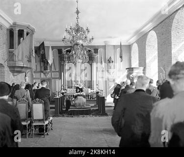 Oslo 1954-04-21 Begräbnis der Kronprinzessin Märtha. Die Zeremonie in der Schlosskirche bei Akershus. Bischof Johannes Smemo macht das Land. Foto: NTB / NTB Stockfoto