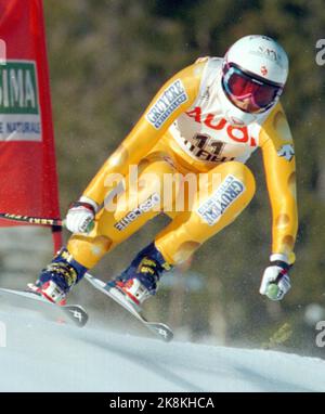 Kvitfjell. Alpine-WM-Finale. Alpint, WM-Ziel. Aus, Frauen. Heidi Zurbriggen, Schweiz, beschleunigt am Mittwoch, 6. März 1996, beim Weltcup-Abfahrtssrennen auf der Olympischen Winterstrecke 1994 in Kvitfjell bei Lillehammer in Norwegen auf den Sieg. (Ap/Foto: Lise Aaserud) Stockfoto