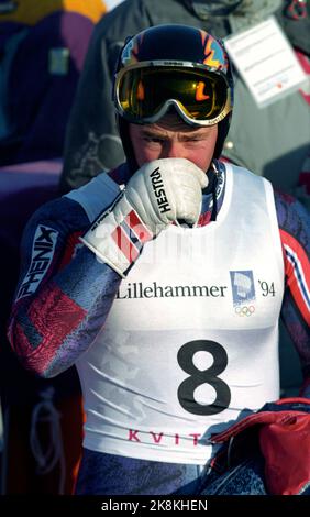 Kvitfjell 19940217. Die Olympischen Winterspiele im Lillehammer Alpine-Super-G, Männer. Kjetil Andre Aamodt trinkt im Zielgebiet. Foto: Jan Greve / NTB Stockfoto