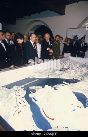 Oslo 19840514. Frankreichs Präsident Francois Mitterrand und seine Frau Danielle zu einem Staatsbesuch in Norwegen. Hier besucht Mitterrand das Verteidigungsmuseum. Foto: Bjørn Sigurdsøn NTB Archive / NTB Stockfoto