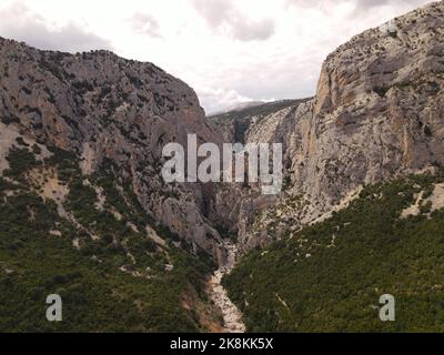 Gola di Gorropu. Berühmte und beeindruckende Schlucht in den Bergen von Sardegna, Italien. Wandernationalpark. Stockfoto