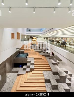 Atrium. RP Sajiv Goenka Group - Unternehmenszentrale, Kalkutta, Indien. Architekt: Abin Design Group , 2019. Stockfoto