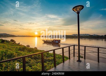 Die Landschaft des Sonnenuntergangs in Chiang Khan im Bezirk Chiang Khan, Provinz Loei, Thailand. Stockfoto