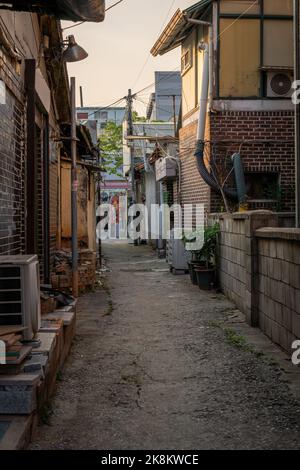 Eine Gasse in einem traditionellen koreanischen Stadthaus Stockfoto