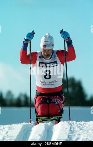 Lillehammer 19940311 Paralympics-94 / Olympische Spiele für Behinderte / Behindertensport. Hier norwegischer Teilnehmer John Olav Johansen im Langlauf / Schlitten / Pigging. Foto: Aleksander Nordahl / NTB / NTB Stockfoto