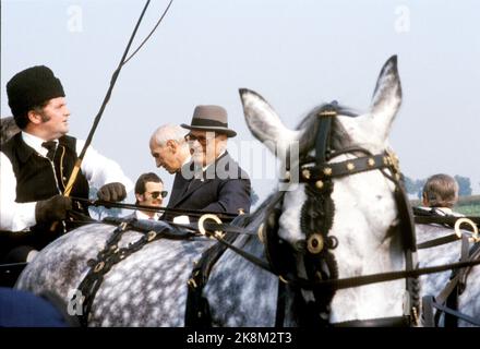 Wien, Österreich September 1982. König Olav bei einem offiziellen Besuch in Österreich. Hier König Olav im Naturschutzgebiet lange Lacke. Foto: Erik Thorberg NTB / NTB Stockfoto