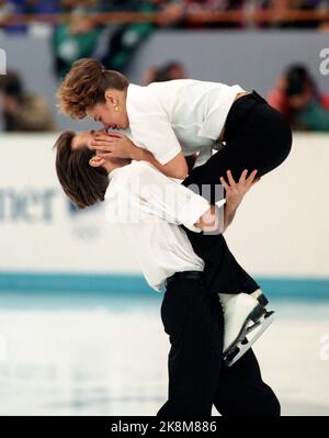 Olympische Winterspiele 19940226 in Hamar bei Lillehammer 1994. Kunstrøp, Show. Hier sind die Eistänzer Oksa Gritsjuk / Yevgenij Platov (Rus) in Aktion. Sie nahmen Gold in der Isdans Wettbewerb bei den Olympischen Spielen in Hamar Anfang dieser Woche. Foto: Lise Åserud / NTB / NTB (International Stevannings on the names: Oksana Grischuk / Evregny Platov (Rus)) Stockfoto