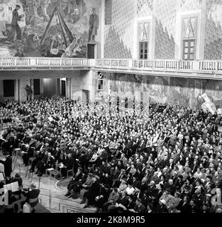 Oslo 195507. Der 10.. Jahrestag der Befreiung Norwegens. Hier von einem Festtreffen im Rathaus. Foto: Jan Stadium NTB / NTB Stockfoto