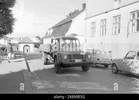 Fredrikstad 19670909 "die Altstadt lebt" die einzige erhaltene Festungsstadt der nordischen Region - im Regenschirm erbaut, heute eine große, friedliche Idylle - liegt in Fredrikstad. Es ist dieses Jahr (1967) 400 Jahre her, dass König Fredrik II. Fredrikstad Stadtprivilegien gab. Die Altstadt in Fredrikstad gibt es ein Spiel des Lebenden Museums, das über die Entwicklung der dramatischen Geschichte der Stadt erzählt. LKW fährt durch die Stadt. Foto; Sverre A. Børretzen / Aktuell / NTB Foto nicht bestrahlt! Stockfoto