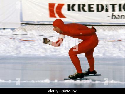 Drammen 198002 02-03. NM beim Skaten 1980. Marienlyst Stadium. Hier Skater Amund Sjøbrend in Aktion, die in 3. Platz während der NM auf Schlittschuhe kam. Foto: Nedrås Knut NTB / NTB Stockfoto