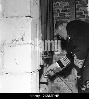 Göteborg, Schweden 19570819 Kronprinz Olav schließt den Grundstein für die neue Seemannskirche in Göteborg. Foto: Jan Nordby / NTB Stockfoto