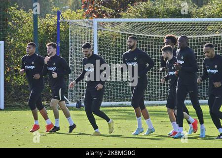 Cobham, Surrey, Großbritannien. 24. Oktober 2022. Chelsea Football Club-Spieler trainieren auf dem Gelände der clubsÕ Cobham Academy für ihr Champions-League-Spiel gegen den FC Salzburg morgen in Österreich Credit: Motofoto/Alamy Live News Stockfoto