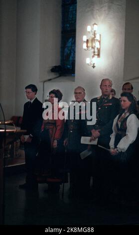 Oslo 8. April 1990. König Olav, Kronprinz Harald, Kronprinzessin Sonja, Prinz Haakon Magnus und Prinzessin Märtha Louise im Dom während des Gedenkgottesdienstes am 9. April 1940. Foto: Morten Hvaal / NTB / NTB Stockfoto