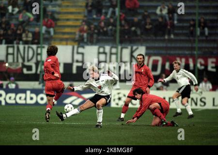 Mailand, Italien 19961204 Champions-League-Spiel RBK / Mailand im San Siro Stadion in Mailand, wo Rosenborg gewann 2-1. Aktion aus dem Spiel, RBK in weiß und schwarz .. Foto: Gorm Kallestad / NTB. Stockfoto