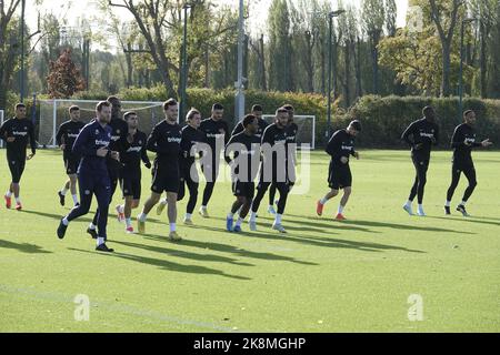 Cobham, Surrey, Großbritannien. 24. Oktober 2022. Chelsea Football Club-Spieler trainieren auf dem Gelände der clubsÕ Cobham Academy für ihr Champions-League-Spiel gegen den FC Salzburg morgen in Österreich hier: Credit: Motofoto/Alamy Live News Stockfoto