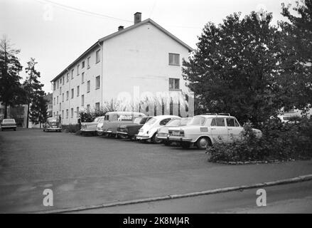 Oslo 19701107. ...... Aber das Auto ist Platz für. Aktueller Bericht über den Platz des Autos in der düsteren Stadt im Vergleich zu Kindern für Kinder. Oppsal? Lambertsetter? Foto: Ivar Aaserud / Aktuell / NTB Stockfoto