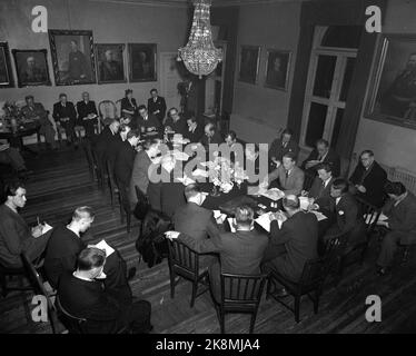 Oslo 19490129 die Führer der nordischen Länder treffen sich in der Militärgesellschaft, um eine nordische Verteidigungskooperation zu erreichen. Der Plan wird am 29/1. Übersichtsbild aus der Besprechung. Foto: SV. A. Børretzen / Aktuell / NTB Stockfoto