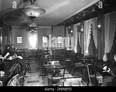 Oslo 19530201 Interieur aus Møllhausen Konditori im Karl Johans Tor. Foto: NTB / NTB Stockfoto