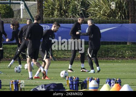 Cobham, Surrey, Großbritannien. 24. Oktober 2022. Chelsea Football Club-Spieler trainieren auf dem Gelände der clubsÕ Cobham Academy für ihr Champions-League-Spiel gegen den FC Salzburg morgen in Österreich Credit: Motofoto/Alamy Live News Stockfoto