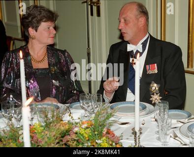 Oslo 199410: Finnischer Staatsbesuch in Norwegen. Präsident Martti Ahtisaari und Frau Eeva bei einem offiziellen Besuch in Norwegen. Der Staatsbesuch wurde zum Teil nach Oslo und zum Teil nach Tromsø aufgenommen. Picture: Premierminister Gro Harlem Brundtland war die Tischdame des Königs während des Gallama-Abendessens im Grand Hotel am Mittwochabend. Foto: Terje Bendiksby Stockfoto