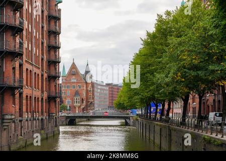 Die Hamburger Speicherstadt ist der weltweit größte historische Lagerhauskomplex im Hamburger Hafen. Eingeschrieben in das UNESCO-Weltkulturerbe. Stockfoto