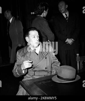 Oslo 19531110 Russia Prisoner gibt vor dem Osloer Bezirksgericht eine Erklärung ab. Otto Maritnius Larsen kam aus der Gefangenschaft in der Sowjetunion nach Hause. Hier im Osloer Bezirksgericht, um eine Erklärung im Zusammenhang mit seinem Bericht an die norwegischen Behörden in Schweden während des Zweiten Weltkriegs zu liefern Der Zweck des Verhörs war, zu enthüllen, wie der Bericht die Russen erreichen konnte. Foto: NTB / NTB Stockfoto