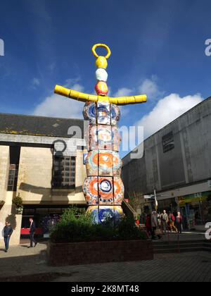 „Earth Goddess“-Skulptur, St. Austell, Cornwall. Von Sandy Brown ist es die höchste Keramikskulptur der Welt mit 14 m. Stockfoto