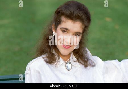 Porträt der kanadischen Sängerin Céline Dion im Jahr 1985. Stockfoto