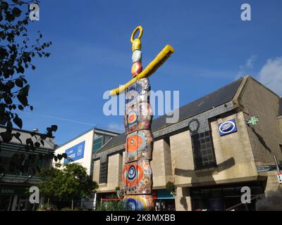 „Earth Goddess“-Skulptur, St. Austell, Cornwall. Von Sandy Brown ist es die höchste Keramikskulptur der Welt mit 14 m. Stockfoto