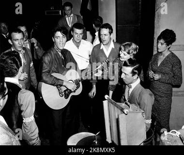 King Créole A Hal Wallis Production A Paramount Picture Regie: Michael Curtiz Elvis Presley, Dolores Hart Copyright 1958 by Hal B. Wallis and Joseph H. Hazen. Genehmigung für die Reproduktion von Zeitungen und Zeitschriften (Made in U.S.A.) Stockfoto