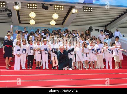 Kinder von Schulen in Cannes Fotoaufnahme des Films 'Le Petit Nicolas' ('kleiner Nikolaus') 75. Filmfestspiele von Cannes 20. Mai 2022 Stockfoto