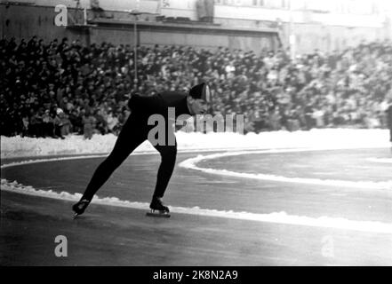 19520219 Oslo: Olympische Spiele, Olympische Winterspiele, Schlittschuhlauf, schnelles Rennen, 10.000 Meter: Kees Broekman in Aktion. Er nahm Silber. Foto: Current / NTB Stockfoto