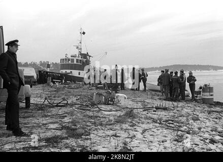 Bærum, Fornebu 10. Februar 1973. Anhebung des SAS-Flugzeugs „Reidar Viking“, das am 30. Januar 1970 am Flughafen Fornebu versagte. Es sind keine Menschen gestorben. Hier Rettungscrews und Taucher aus dem Falken Rescue Corps. Foto; Aktuell / NTB Stockfoto