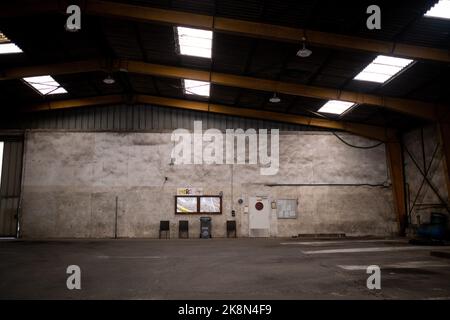 Frankreich, Bretagne, Dinan am 2022-06-07. Bericht über die Bewirtschaftung und Sammlung von Abfällen, Abfällen und Mülltonnen in der Agglomeration der Stadt Dina Stockfoto