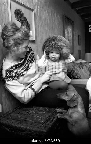 Der aktuelle März 1968 zu Hause mit der Schauspielerin Liv Ullmann auf