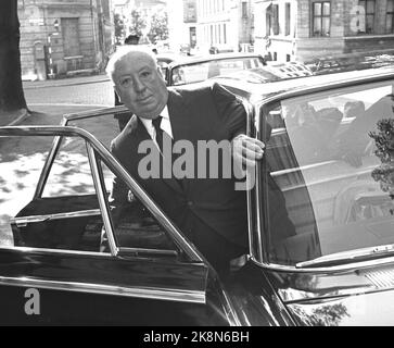 Oslo 19661001. Der Regisseur Alfred Hitchcock (66) über Norwegens Besuch. Alfred Hitchcock ist in Oslo, um eine Pressekonferenz abzuhalten, um einen Sturm über seine jüngsten Mittagessen zu erzeugen. Foto: Jan Erik Olsen Current / NTB Stockfoto