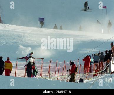 Hafjell 19940223. Olympische Winterspiele in Lillehammer. Großer Slalom in Hafjell. Ole Kristian Furuseth läuft an erster Stelle aus. Foto: Pål Hansen / NTB Stockfoto