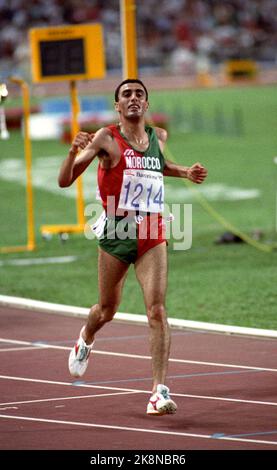 Barcelona Spanien 19920803 Olympische Spiele in Barcelona, ​​athletics. Athlet Khalid Skah gewann 10.000 Meter. Hier in Aktion. Skah wurde zuerst disqualifiziert, aber die Disqualifikation wurde aufgehoben und er erhielt die Goldmedaille. Foto. Pro R. Løchen / NTB / NTB Stockfoto