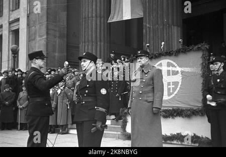 Oslo 19411102. Hird Muster auf dem Universitätsplatz. 3000 Männer schwören dem NS-Führer Vidkun Qusling (TH) Treue. Hirden in Oslo. Foto: Johnsen / NTB Stockfoto