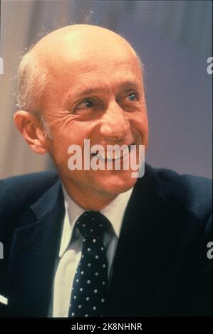 Oslo: 19810915 Ein Lächeln Kåre Willoch (H) im NRK Studio während der Wahlnacht, Parlamentswahlen 1981. Foto: NTB / NTB Stockfoto