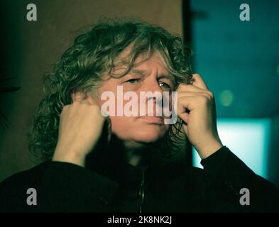 Oslo 19941201: Jan-Erik Ebbestad Hansen hat ein Buch über Odd Nerdrum und seine Kunst geschrieben. Hier der Künstler auf der Pressekonferenz während der Präsentation des Buches. Foto: Jon EEG / NTB / NTB. Stockfoto