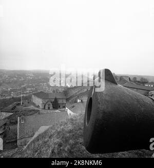 Halden 1961. 'Jungfrau in der Höhe' Festung Fredriksten in Halden. Blick auf die Stadt Halden. Kanone. 300. Jubiläum 2. Mai 1961. Foto: Aage Storløkken / Aktuell / NTB Stockfoto