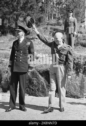 Oslo 19520509. General Dwight D. Eisenhower über norwegische Besuche. Ein glücklicher eisenhower, der mit seinem Hut zu den Teilnehmern winkt. Foto: NTB Archive / NTB Stockfoto