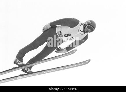 Vang 19860201. NM im Sprung für Männer, kleiner Hügel. Roger Ruud in Aktion, die ihn zum NM-Sieg auf einer kleinen Anhöhe in Vang brachte. Foto: Bjørn Sigurdsøn NTB / NTB Stockfoto