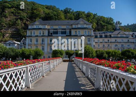 Bad Ems, Deutschland 24. Juli 2022, der Blick von der Kurbrücke auf das 'Häckers Grand Hotel' in Bad Ems Stockfoto