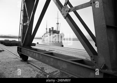 Oslo 19631221 „Full Stop for the Sea Grand Old Lady“. Das amerikanische Boot 'Stavangerfjord' auf seiner letzten Reise von New York - Kristiansand - Kopenhagen - Oslo. Das Boot wird später zum Verschrotten nach Hongkong gesegelt. Foto: Ivar Aaserud / Aktuell / NTB Stockfoto